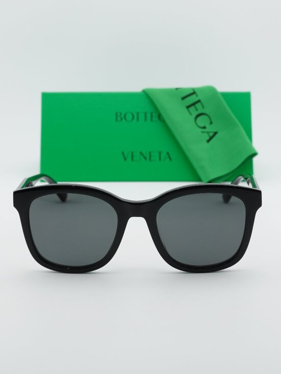 Bottega Venetta BV1080SK 001 Square Unisex Sunglasses - Black / Grey main image 4